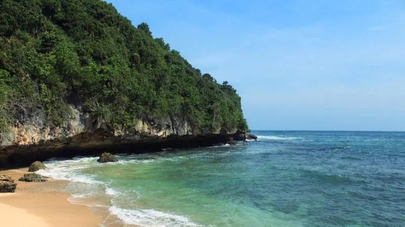 Take A Peek at the Beauty of Sadeng Beach, Jogja