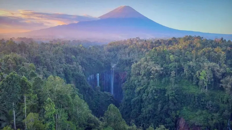 Discovering East Java’s Hidden Gems, A Tourist’s Guide to the Region’s Must-See Attractions”